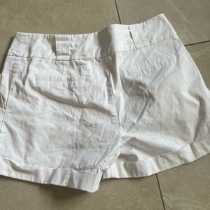 Low rise white shorts 10. Light stretch.